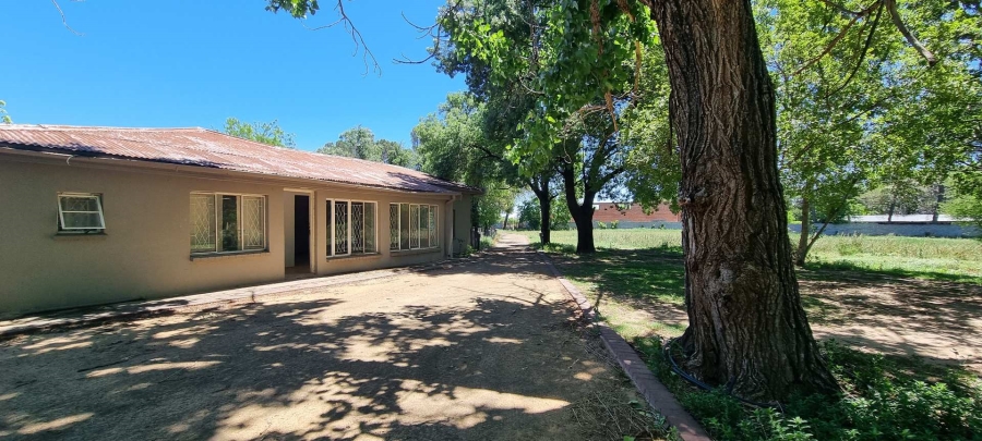 5 Bedroom Property for Sale in Roodewal Free State